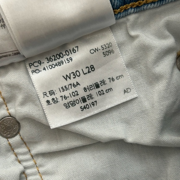 Levi’s 501 Crop Jeans in Tango Surge Blue - Picture 16 of 16